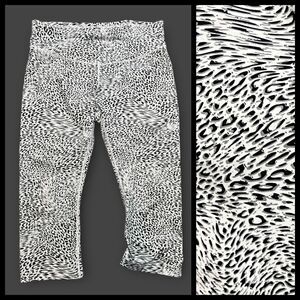 Reebok Activewear Cropped Pants Leggings Animal Print Medium Black White